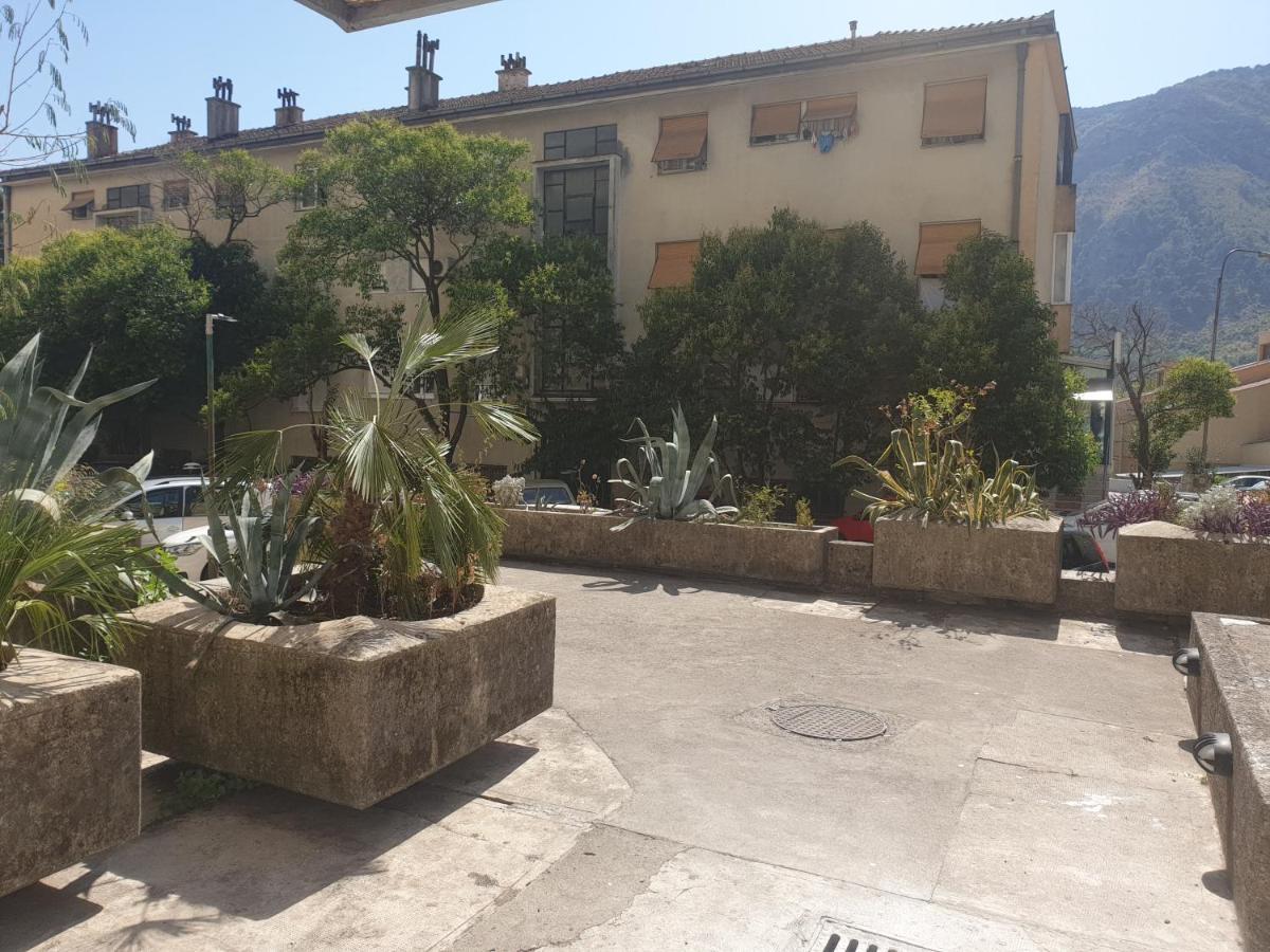 Apartment Diamond -Modern And Lovely Seaside Studio Apartment Kotor Eksteriør bilde